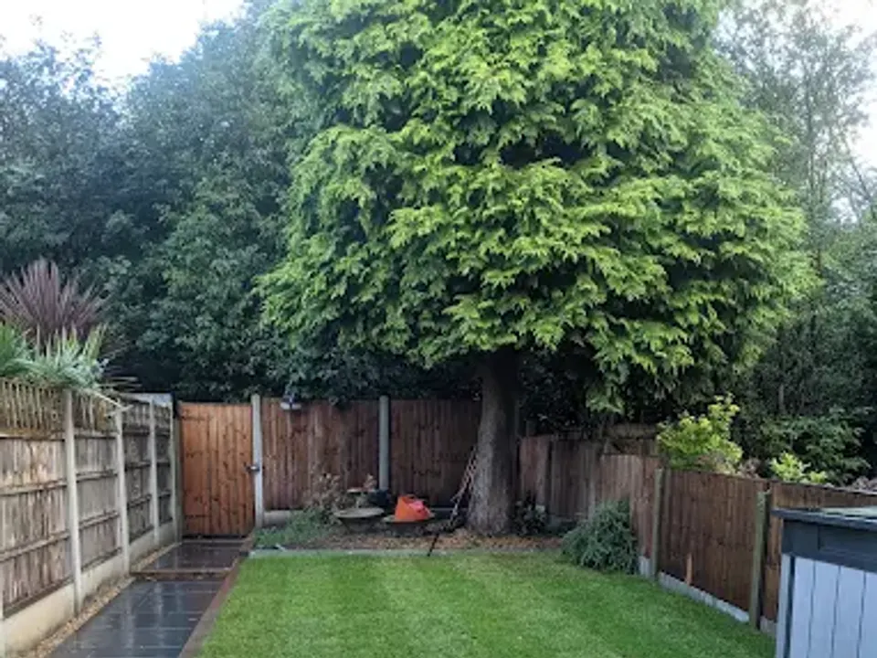 Sleeper-edged lawn with slate paving borders